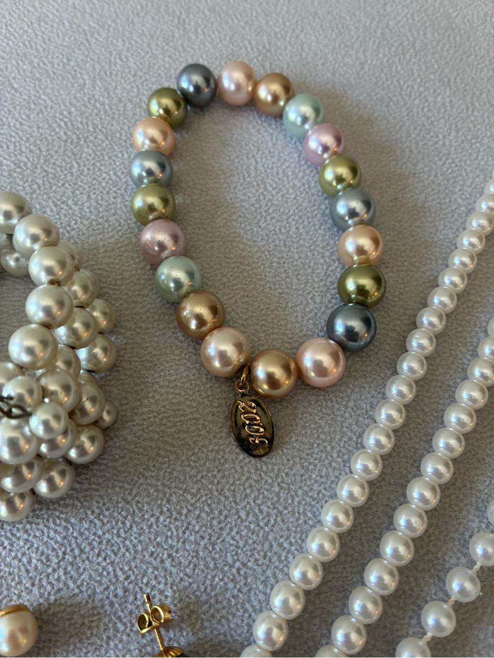 Vintage Faux Pearl Jewelry Lot, Earrings x 2, Bracelet x 2, Necklace x 2 - Picture 5 of 14